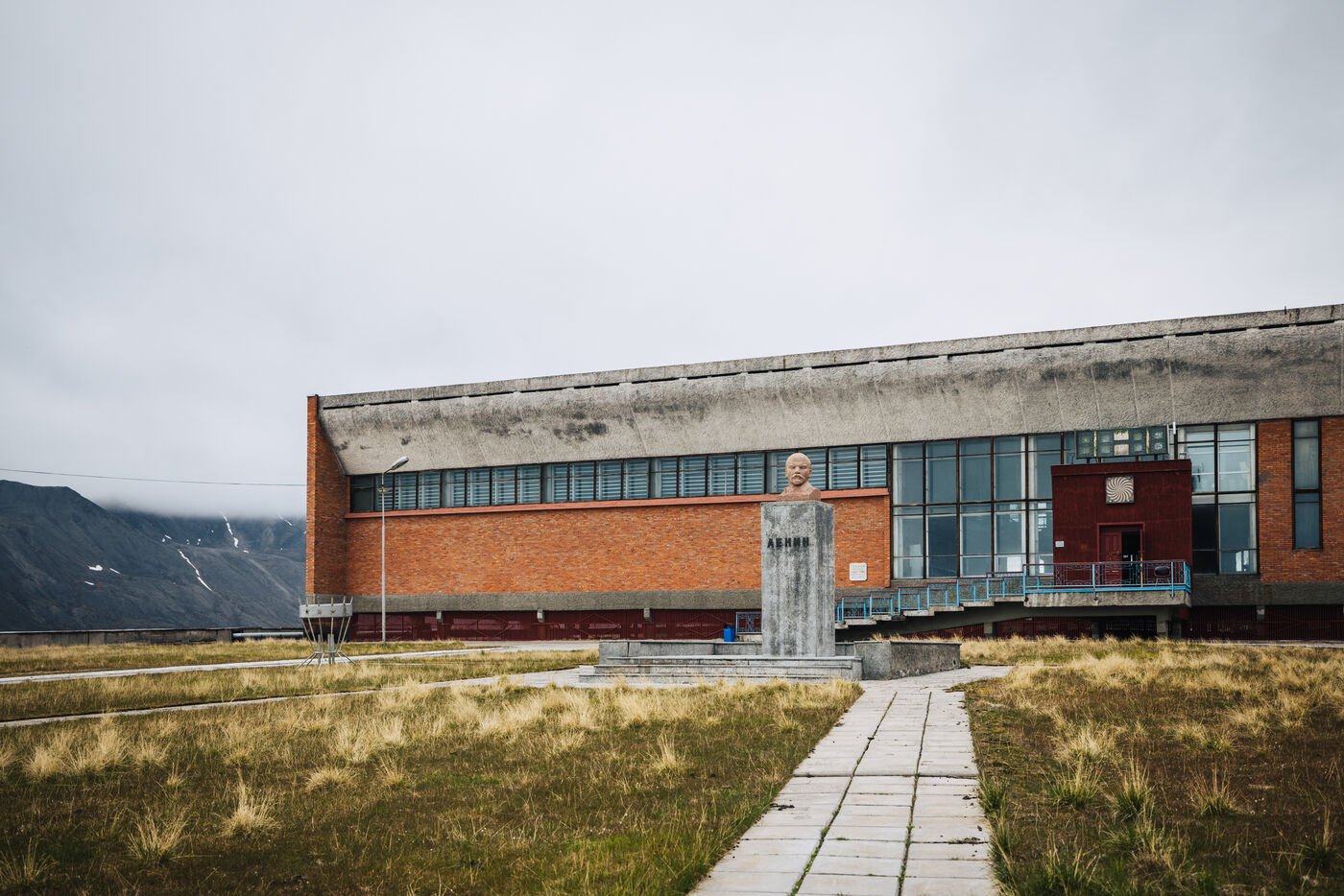Lenin bust in front of the Pyramiden cultural centre